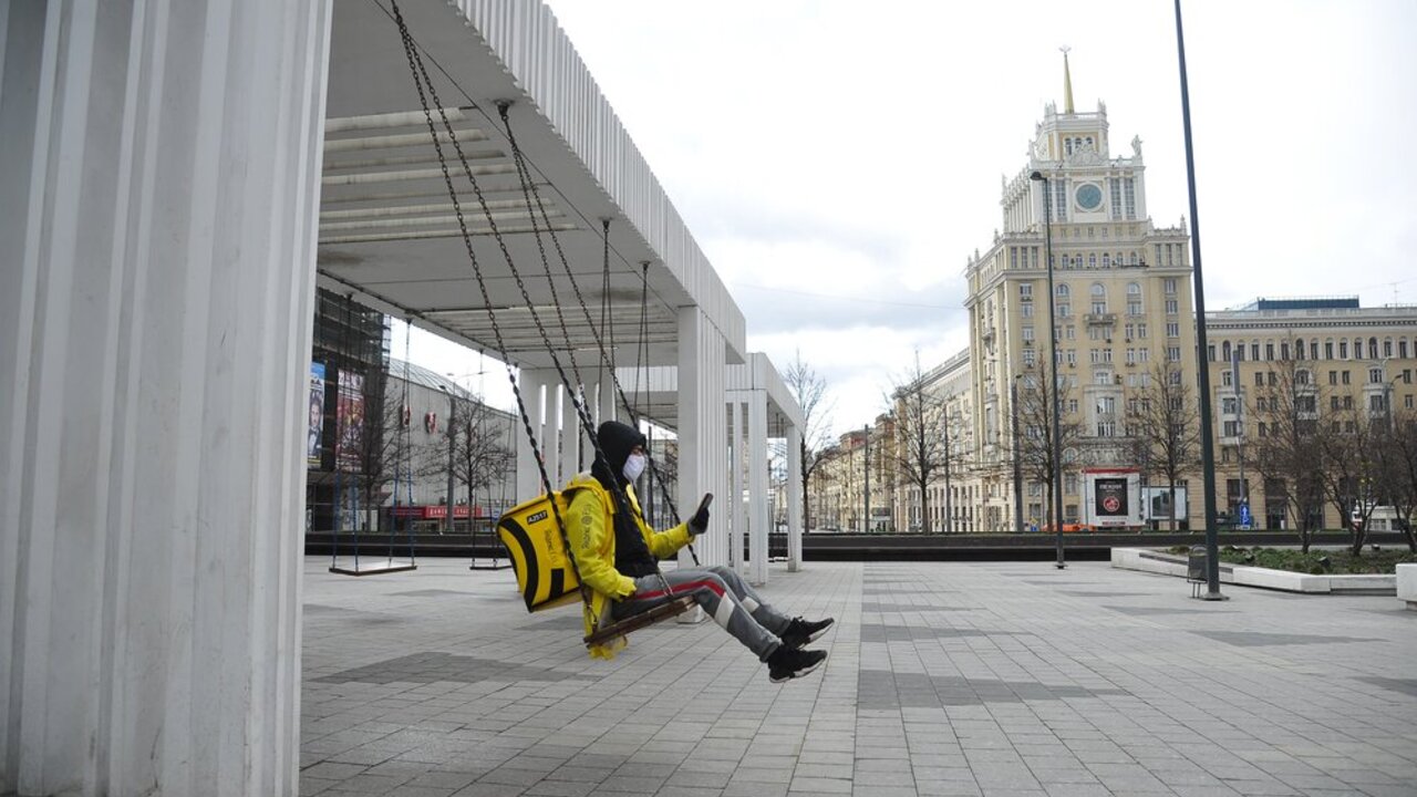 Московские курьеры рассказали о необычной одежде встречающих их горожан ...