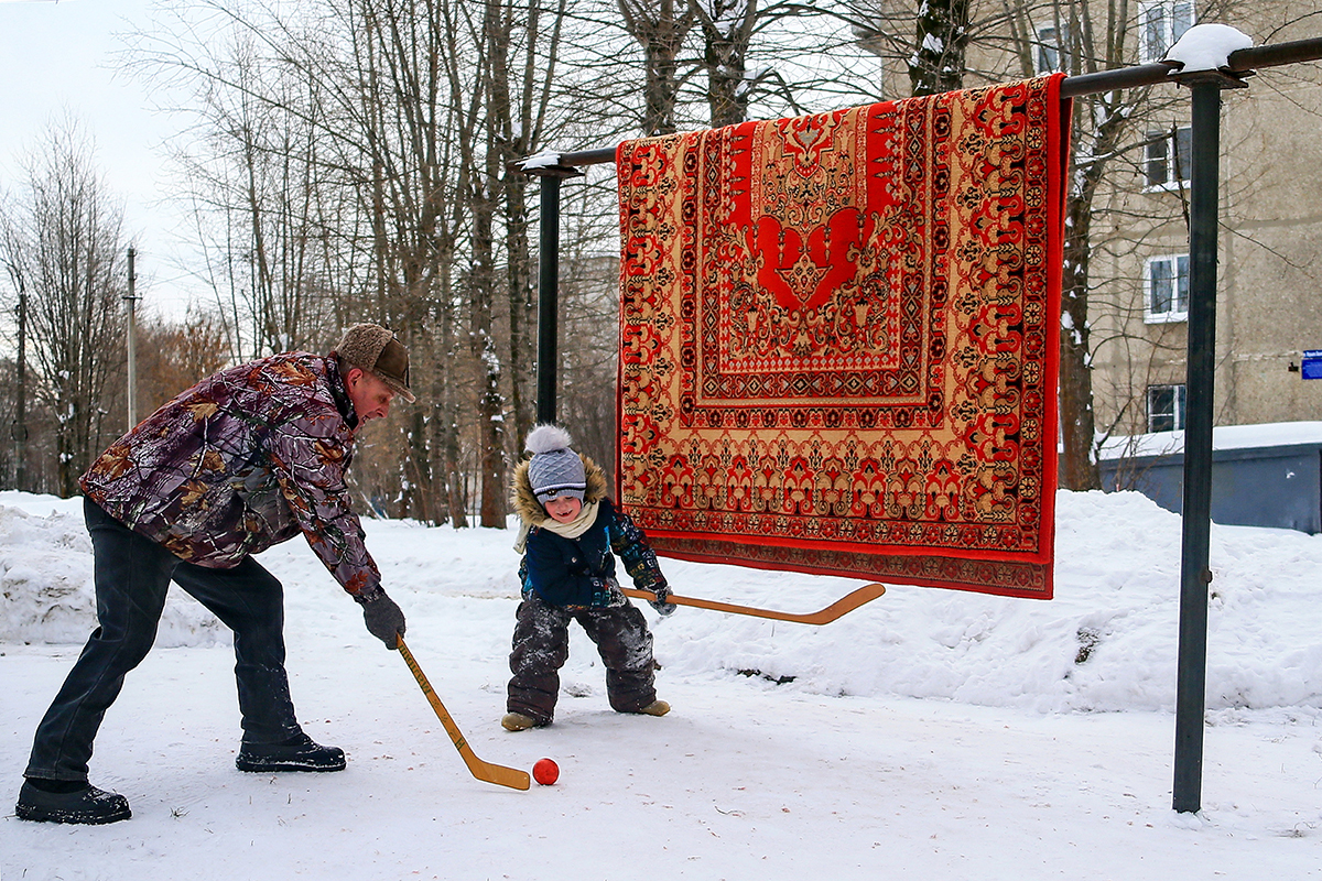 Россияне обсудили советский метод чистки ковров зимой