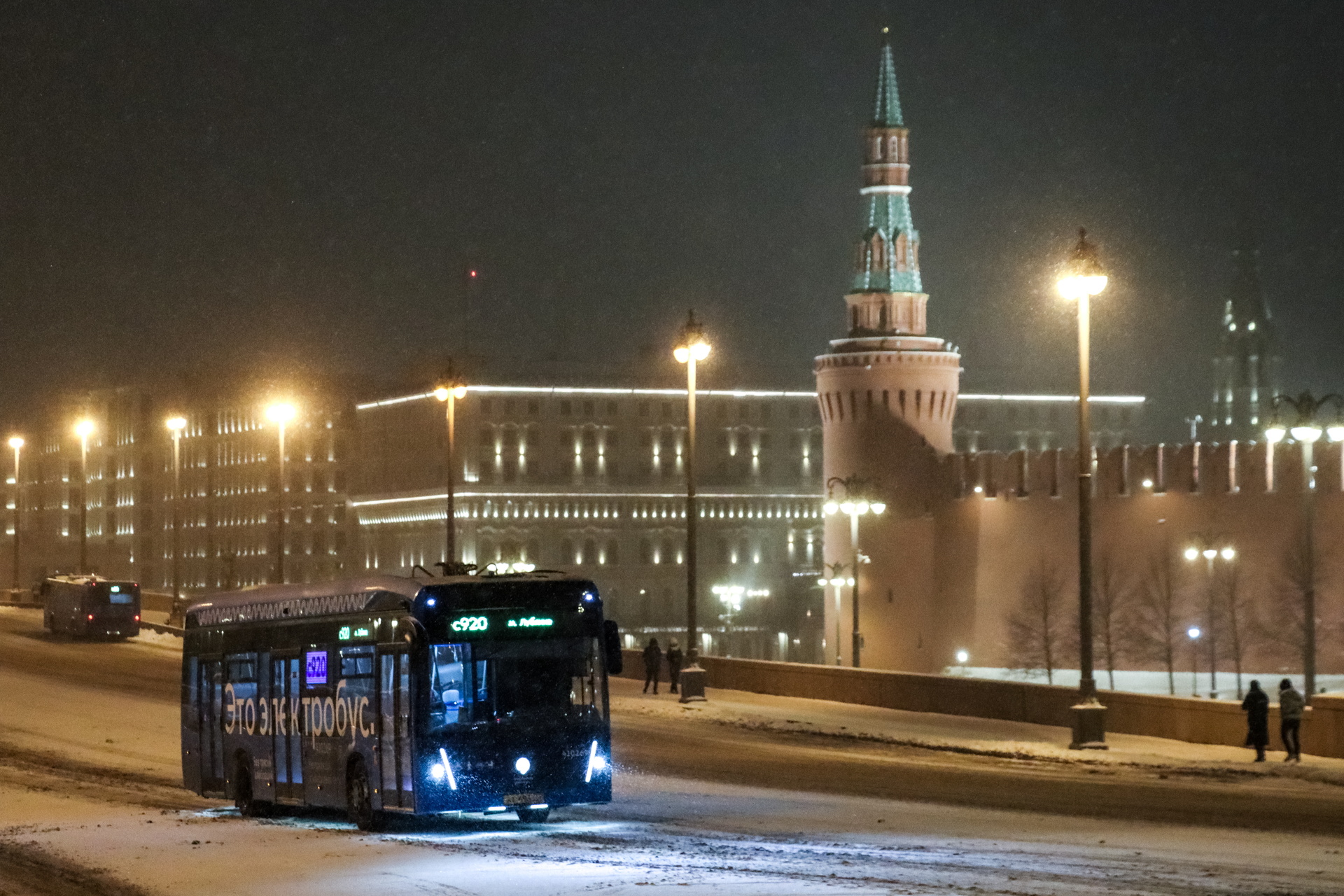 Метро в рождественскую ночь