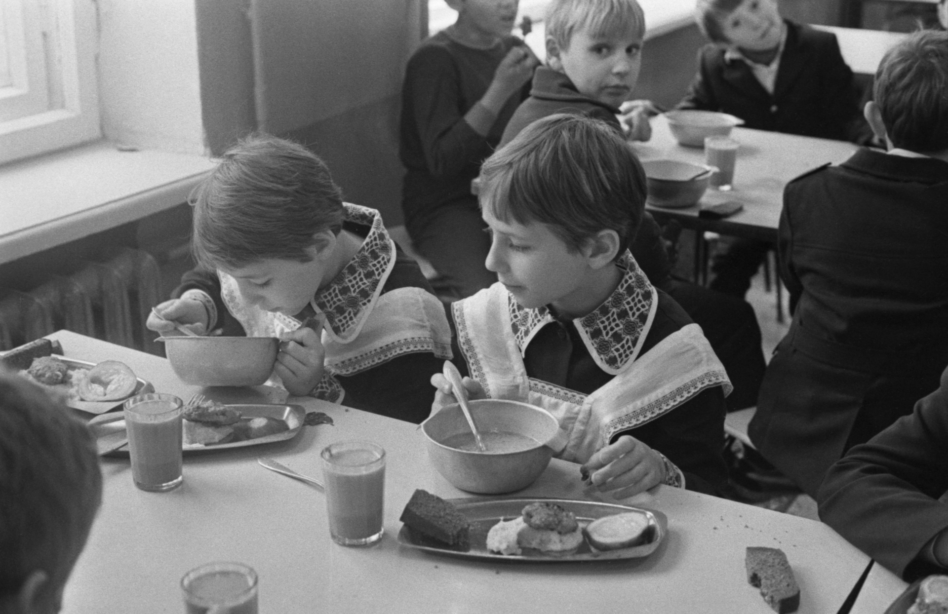 Москвичи поспорили о вкусе еды в советских школьных столовых