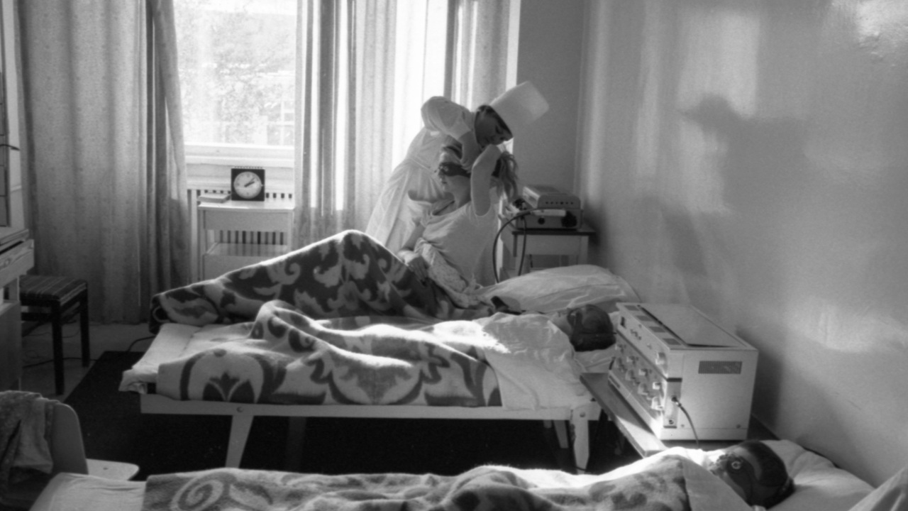 Россияне обсудили показания к лечению синей лампой - Мослента