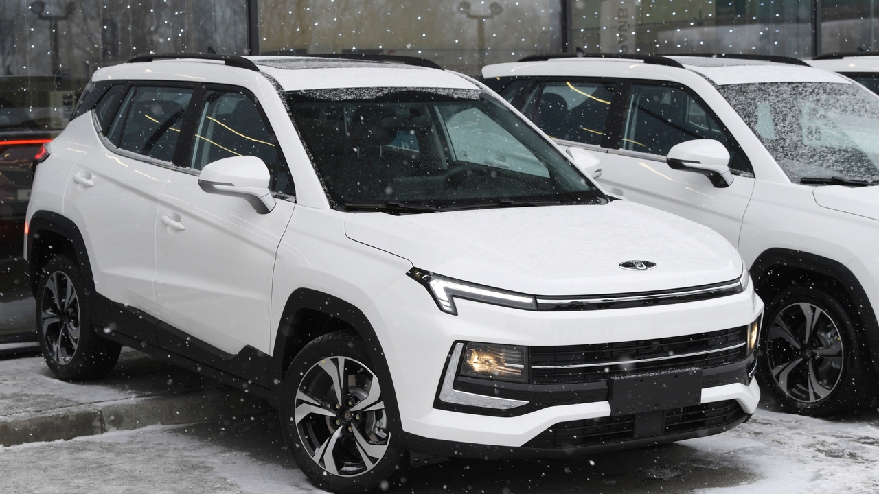 Жители Подмосковья обсудили новый «Москвич 3» соседа - Мослента