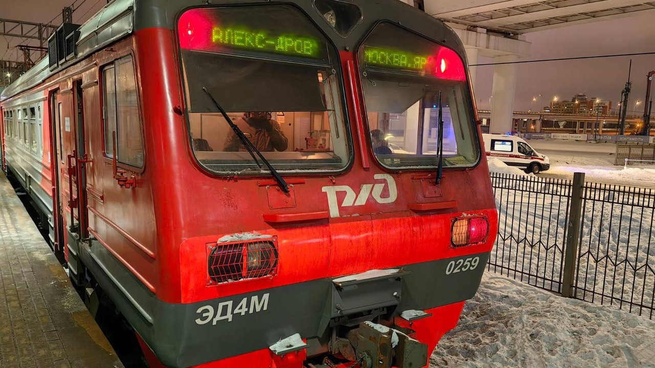 В загоревшемся вагоне электропоезда в Москве обнаружили труп - Мослента