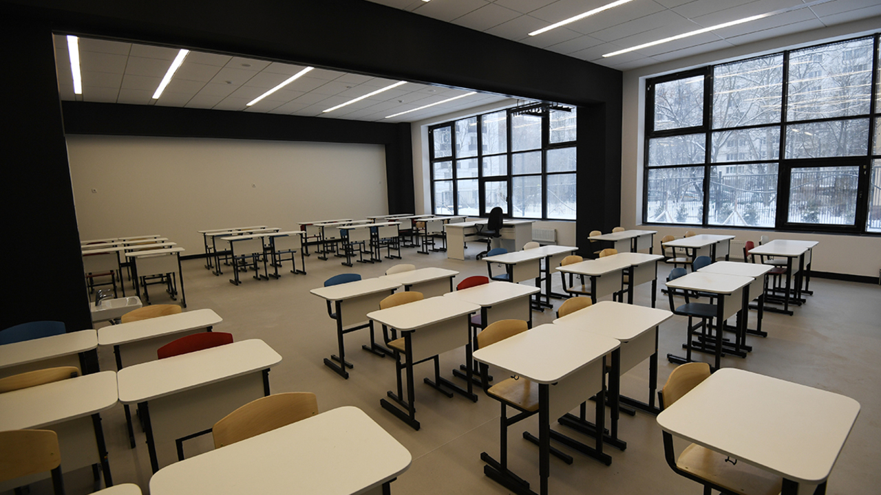 Директор школы в Москве дала объяснение порноролику с участием ...