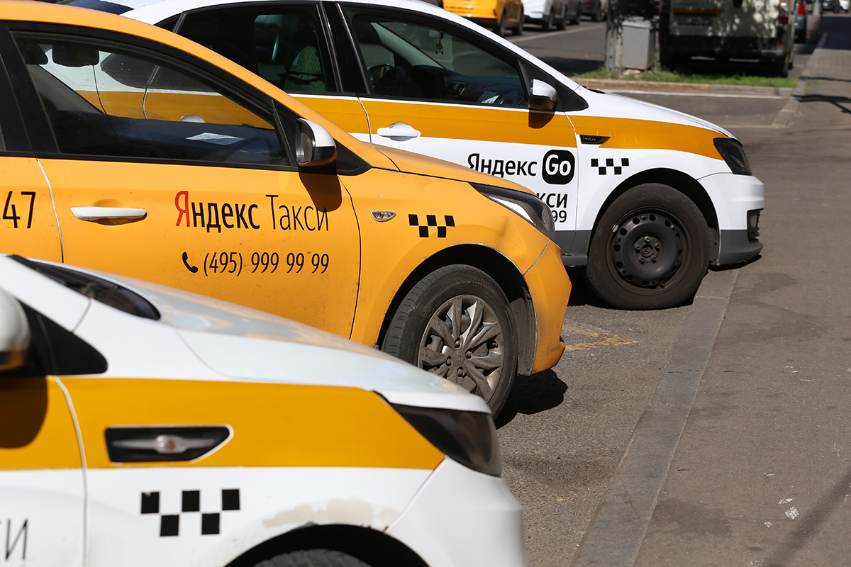 Средняя стоимость поездки на такси в Москве составила 363 рубля