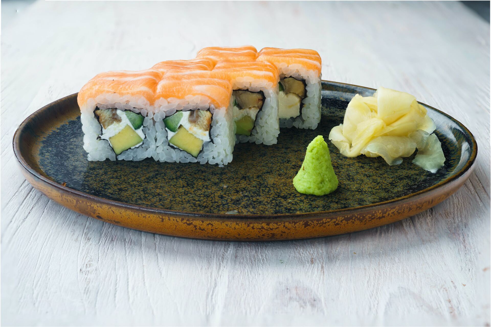 Десерт в виде суши