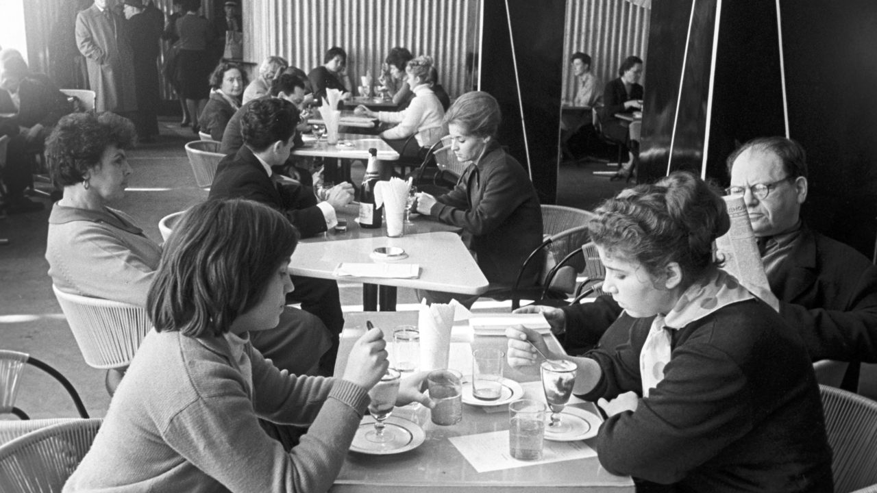 Москвичи назвали хиты популярного в СССР кафе-мороженого - Мослента