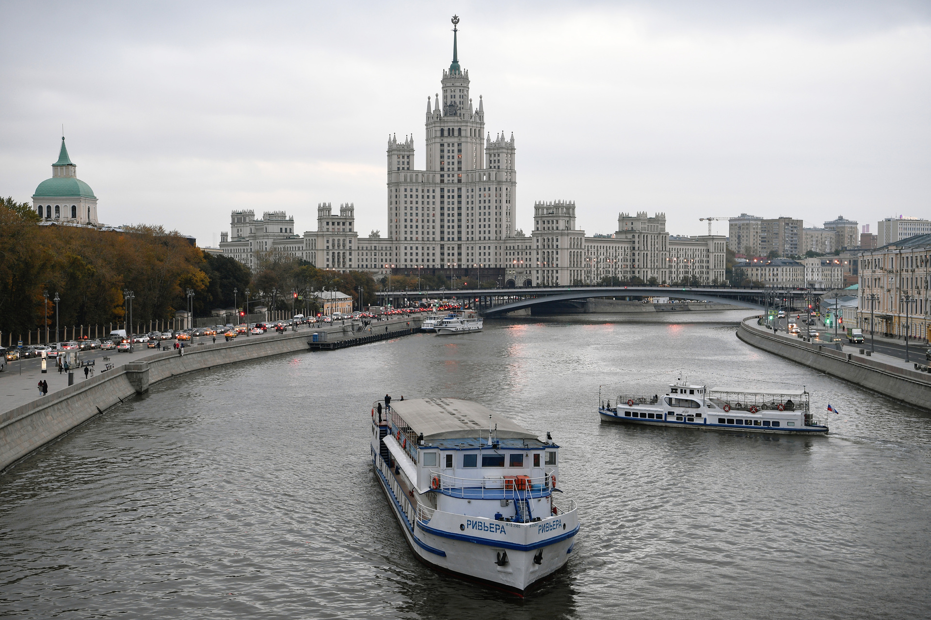 Вид на Москву-реку и высотку на Котельнической набережной