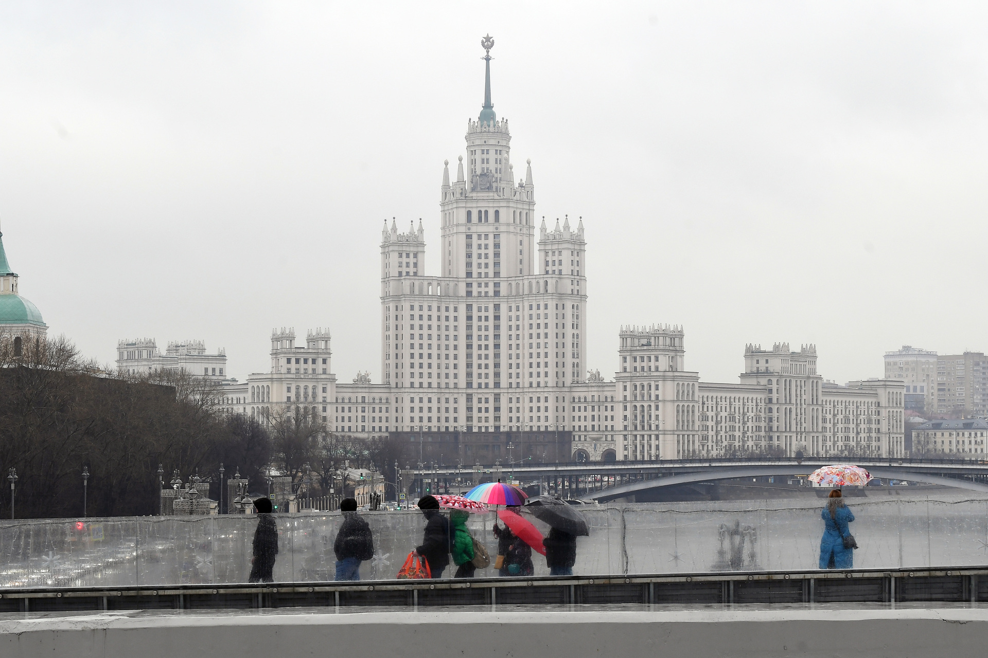 недостроенная сталинская высотка в москве