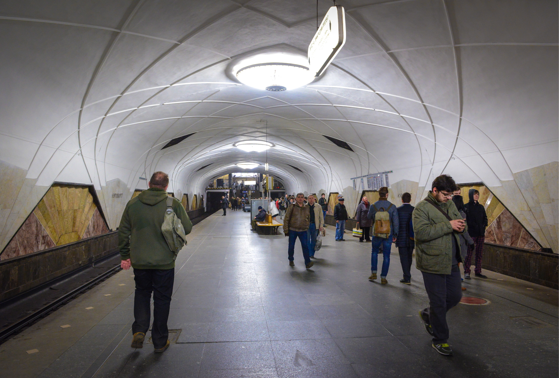 Москвичка в соцсетях объявила о поиске потерявшего в метро кошелек с 360 евро человека