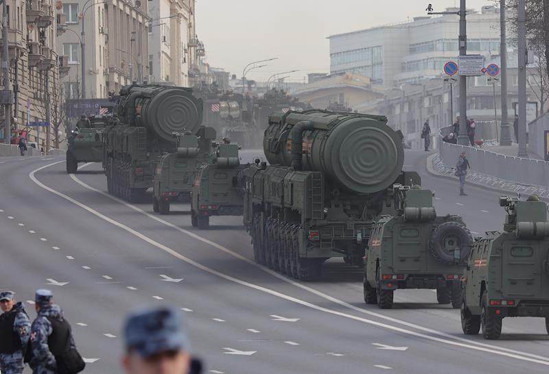 Колонна военной техники проехала по Москве в День пограничника
