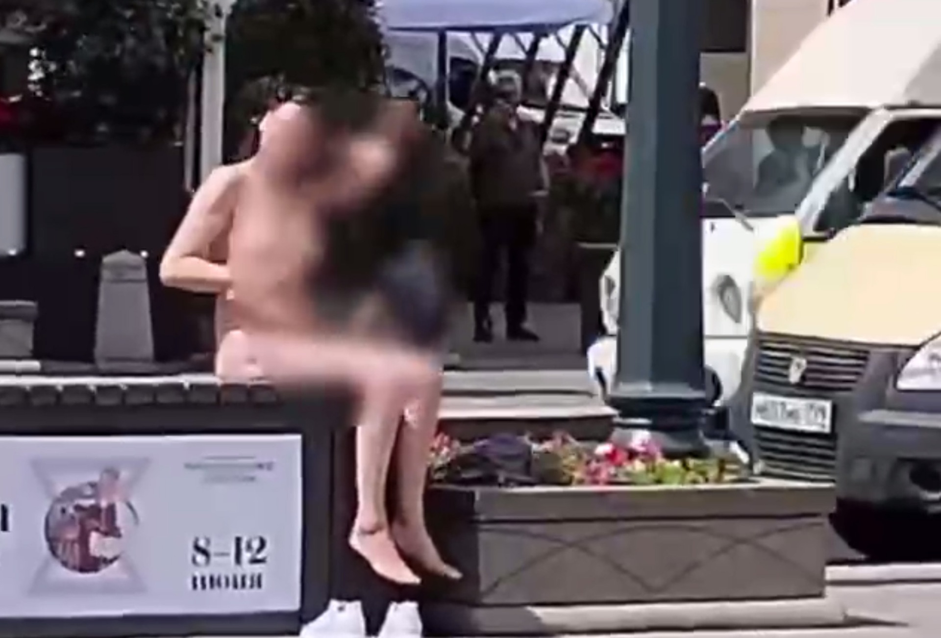 Порно голые девушки на улицах москвы: видео смотреть онлайн