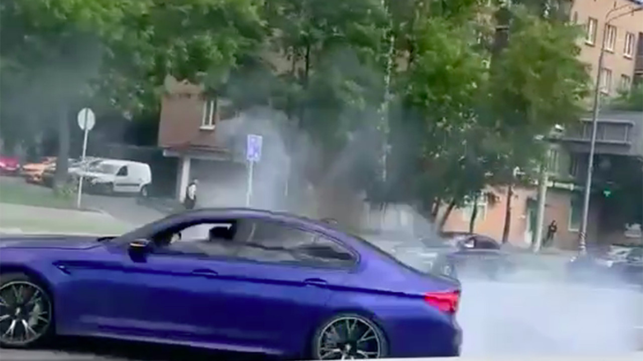 Москвич устроил опасный дрифт на столичном шоссе и попал на видео ...