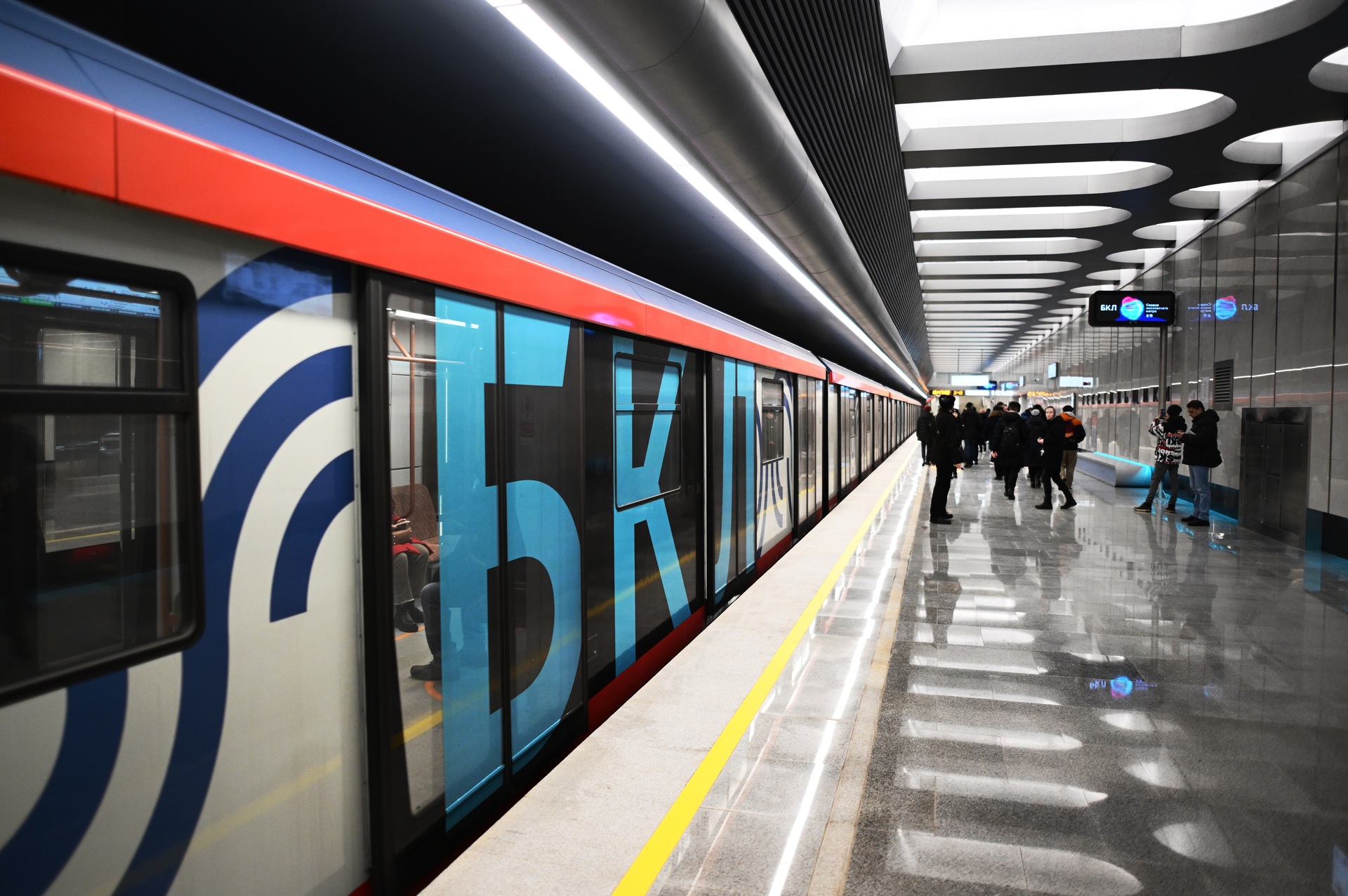 Мэр Москвы Сергей Собянин опубликовал ролик с проездом метропоезда по всей БКЛ