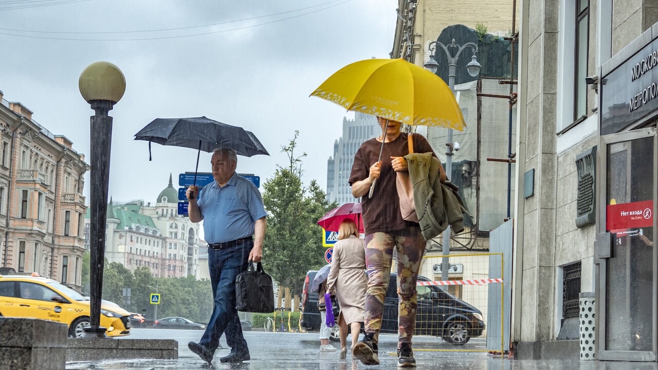 Москва лето люди. Первомайка дмитров. Ты достойна болшево картинка. Пасмурная москва. Потепление в москве.