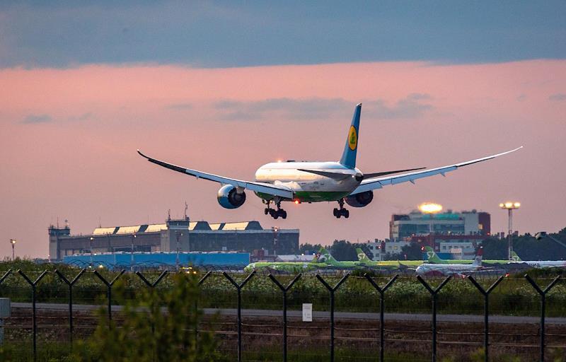 Пассажиры рейса Москва — Санкт-Петербург обнаружили неисправность самолета в воздухе
