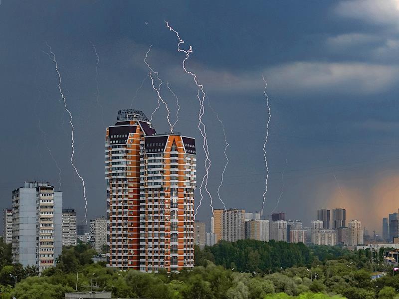 Синоптик Леус предупредил москвичей о дождях и грозах 23 июля