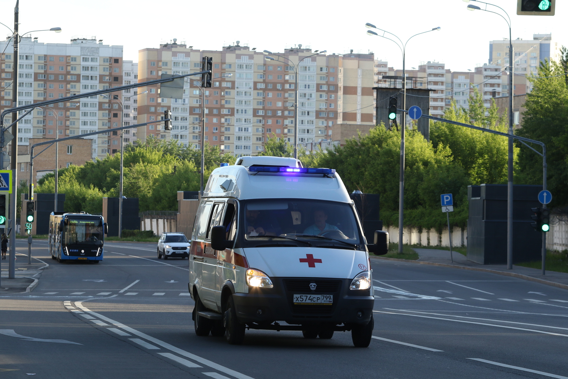 Тело 15-летней школьницы нашли у многоэтажного дома в Новой Москве