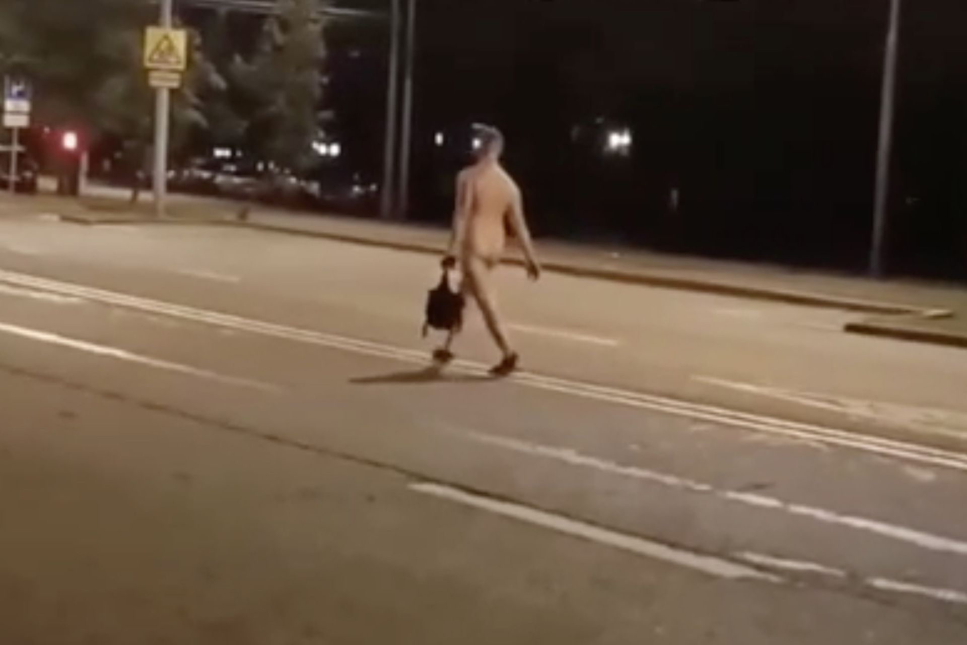 по городу гулял голый мужчина фото 84