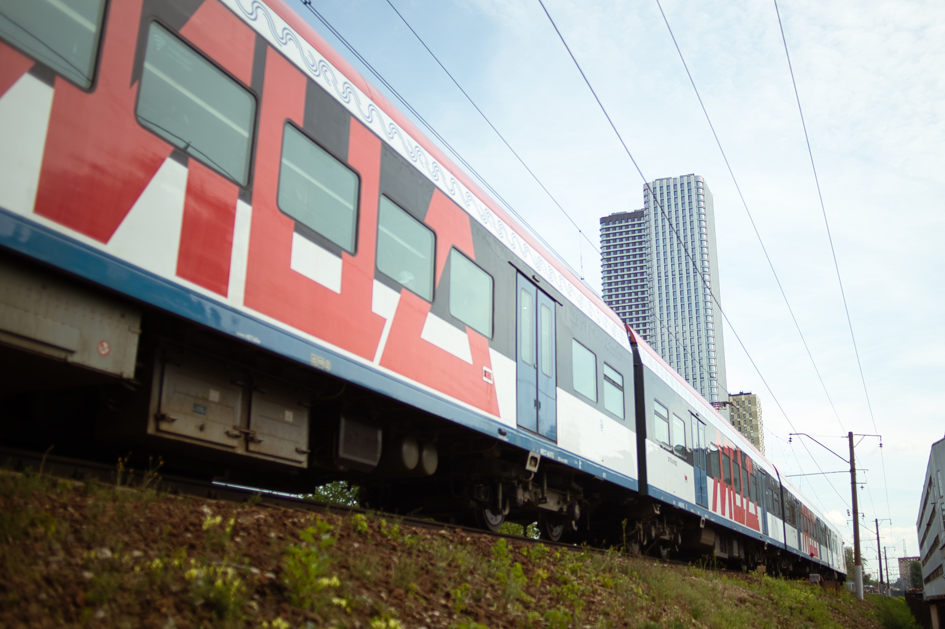 Машинист поезда МЦД-2 предупредил пассажиров о «закрывающихся дверках»