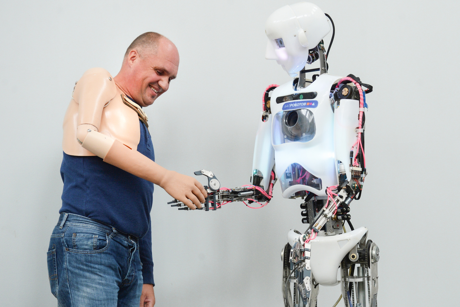 компьютер для инвалидов. Vr для инвалидов. компьютер для инвалидов. человек инвалид технологии. современные технологии для инвалидов.