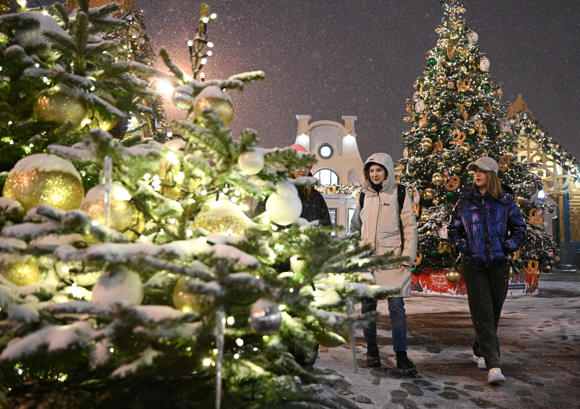Тверская площадь москва. Кафе с новогодней программой. Новогодние и рождественские скидки. Елка на поклонной горе 2022. Новогодние программы москва.