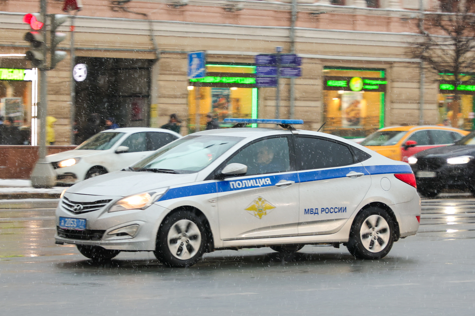 В московском подъезде обнаружили завернутую в простыню голую бодибилдершу -  Мослента