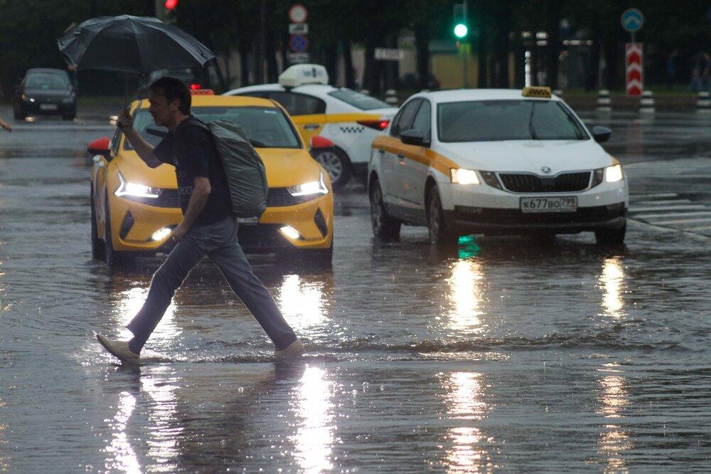 Москвичам пообещали прохладу и дожди во второй декаде июля
