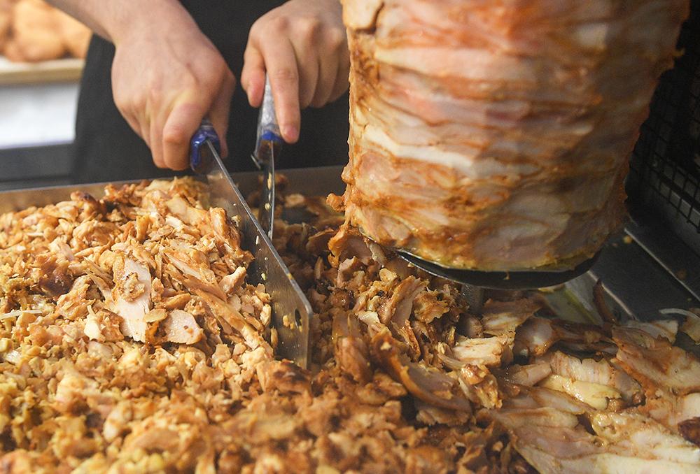 В Москве появилась шаурма с логотипом «Вкусно — и точка»