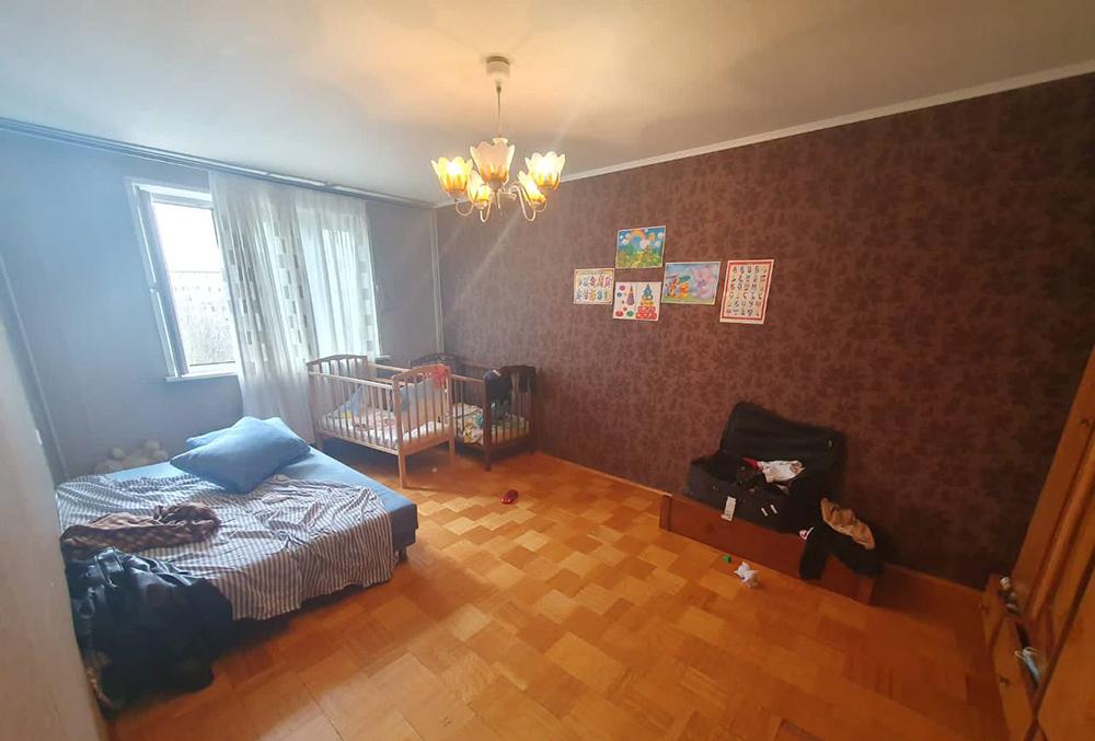 Житель столицы попытался задушить жену на глазах у малолетних детей