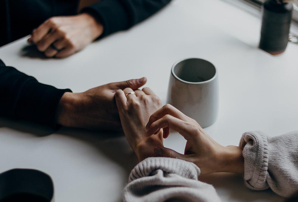 Психолог назвала опасное для дружеских отношений слово