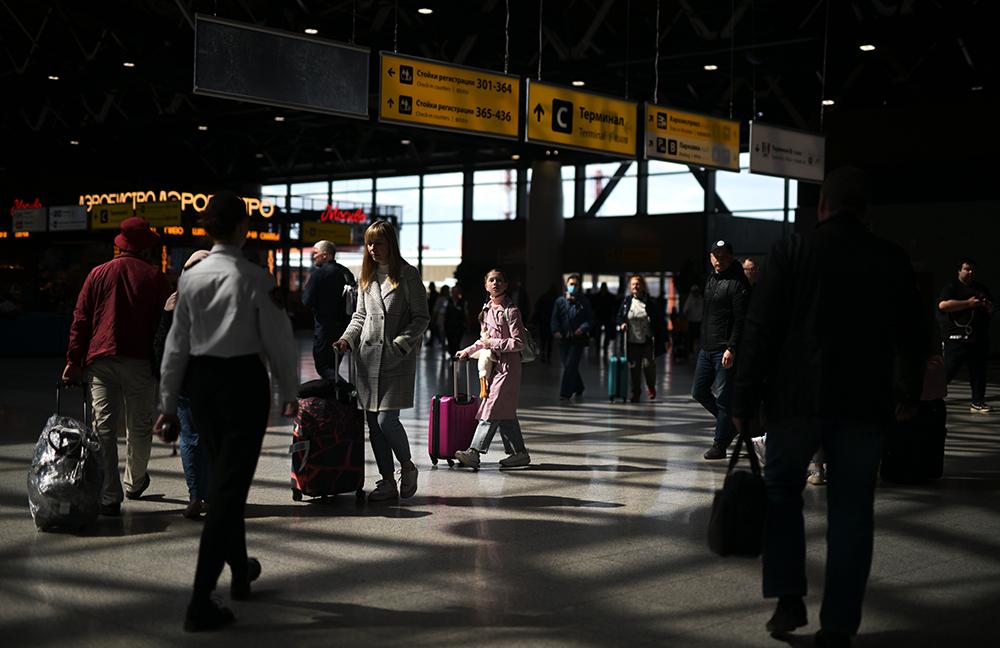 Сотни пассажиров застряли в московском аэропорту