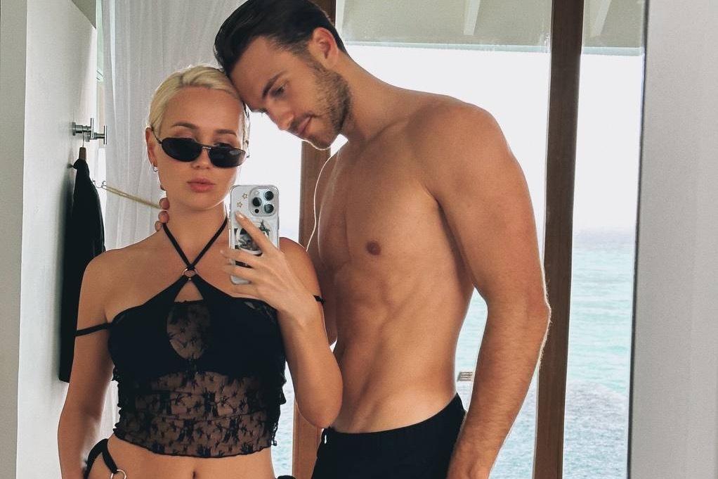 Клава Кока показала фигуру в бикини