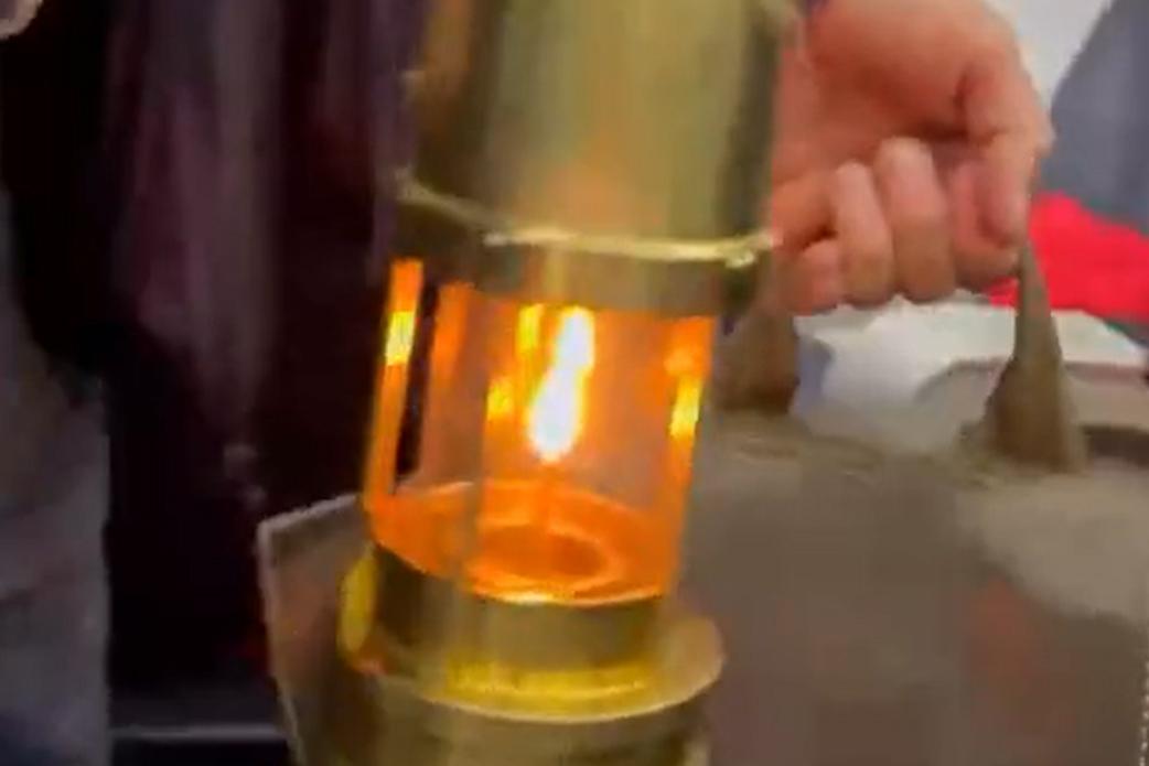 Благодатный огонь в самолете Москва — Санкт-Петербург попал на видео