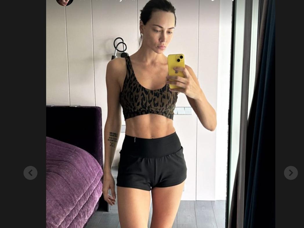 Настасья Самбурская показала пресс