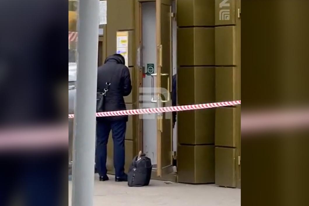 В Москве в туалете возле метро обнаружили труп