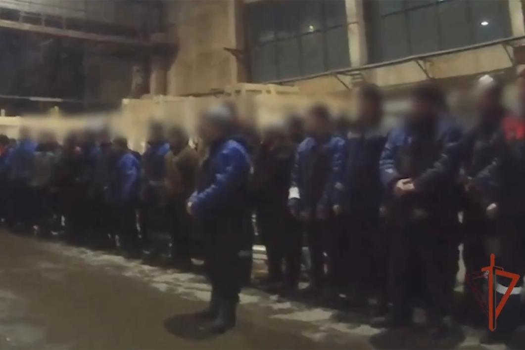 Десятки найденных под Москвой мигрантов выдворят из страны