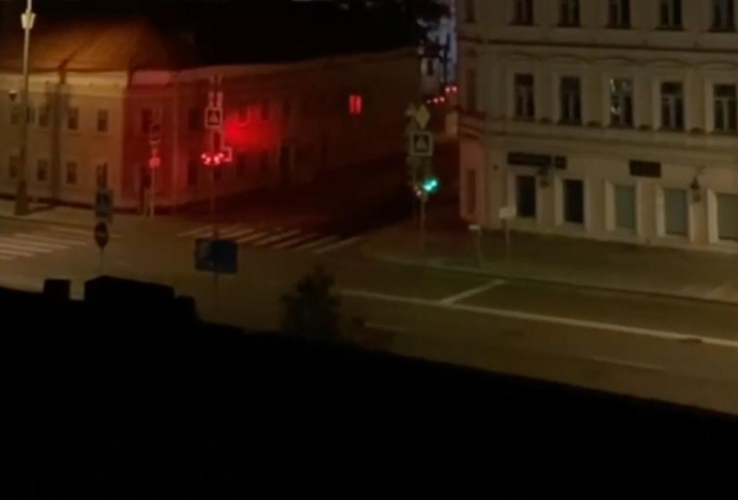 Обстановка в центре Москвы во время оповещения о тревоге попала на видео