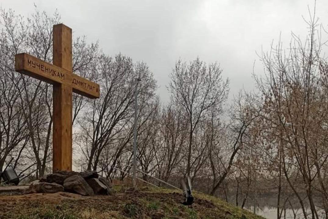 Россияне поспорили из-за снесенного креста в Москве