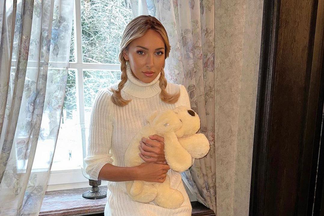 Алсу показала наряд для съемок в ремейке «Иронии судьбы»