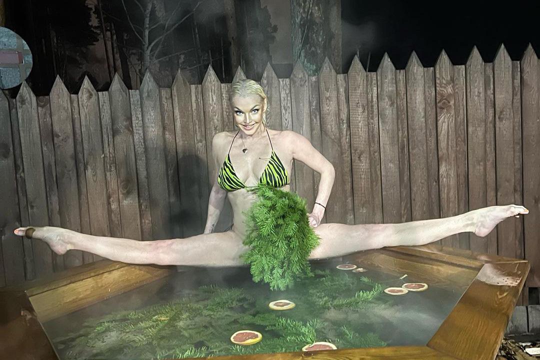 Фигура 46-летней Волочковой в купальнике восхитила пользователей сети