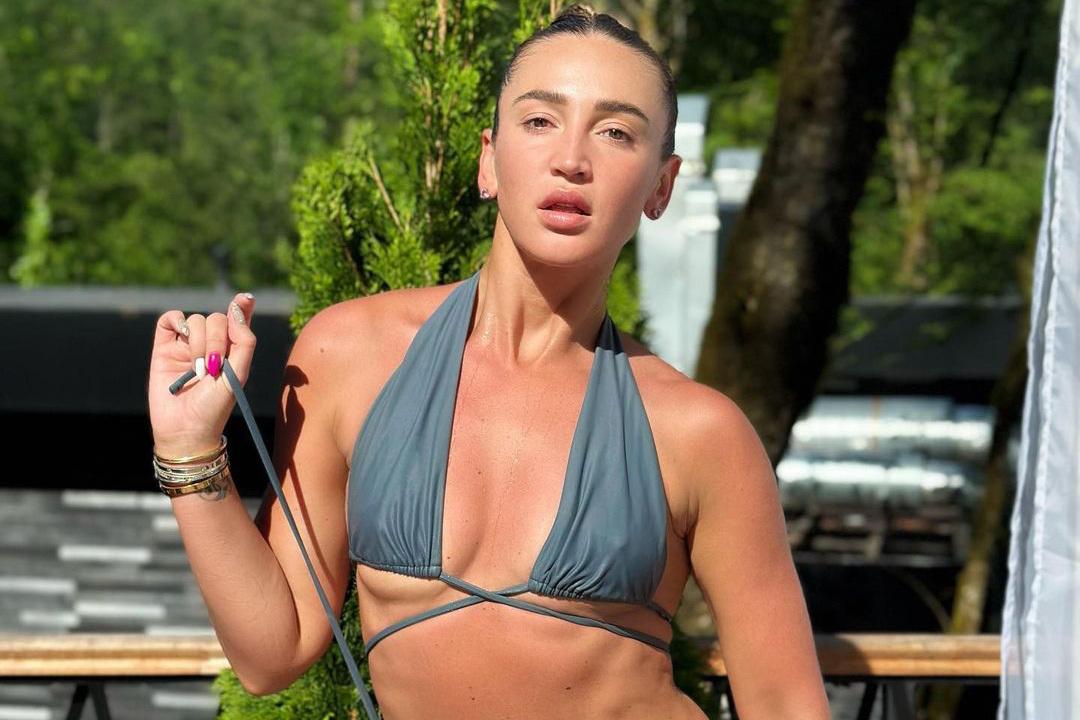 Фото Ольги Бузовой в купальнике раскритиковали в сети