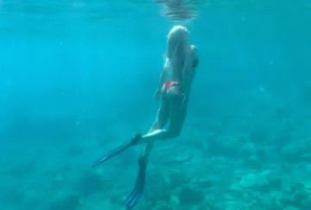 Плавающую под водой звезду «Универа» сравнили с русалкой