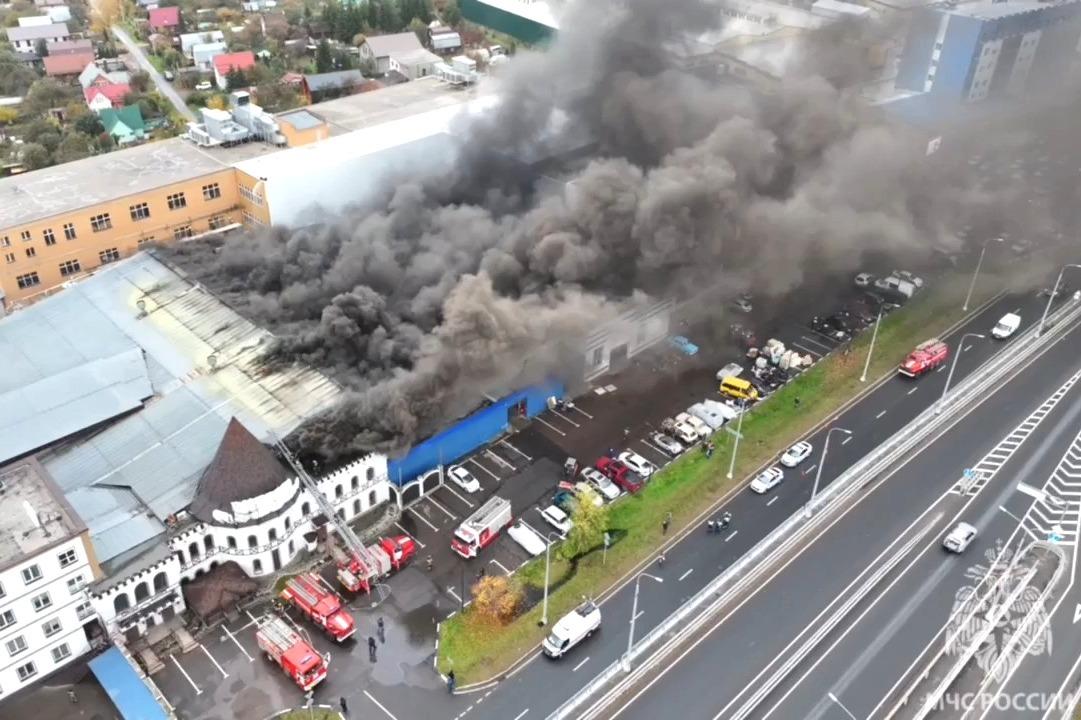 Мощный пожар на производстве автомобильных масел в Подмосковье попал на видео