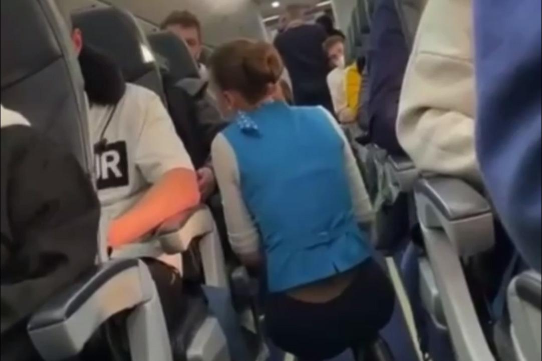 Пассажирка рейса Ларнака — Москва устроила скандал на борту