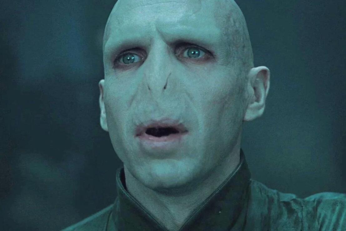 В Москве открыли вакансию ученика Волан-де-Морта