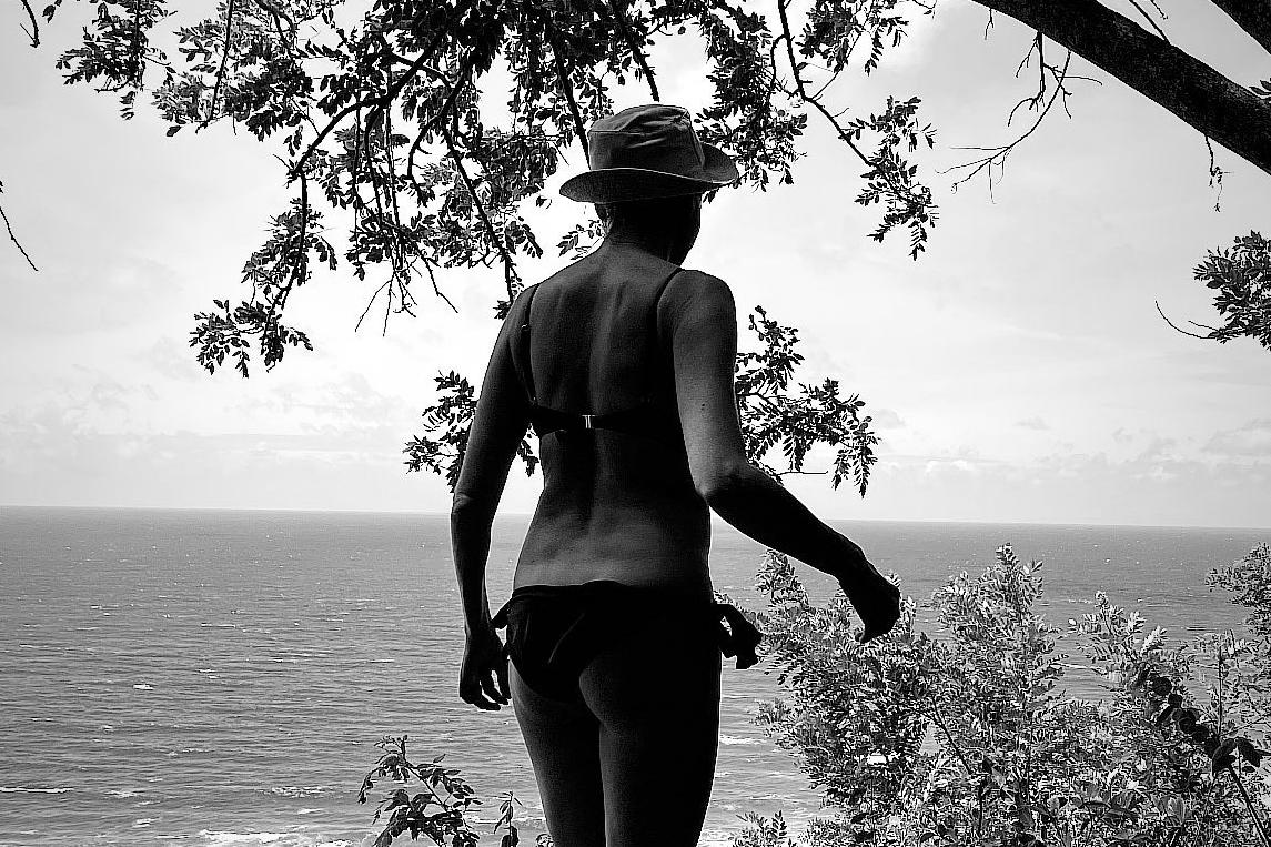 Любовь Толкалина показала ягодицы в бикини