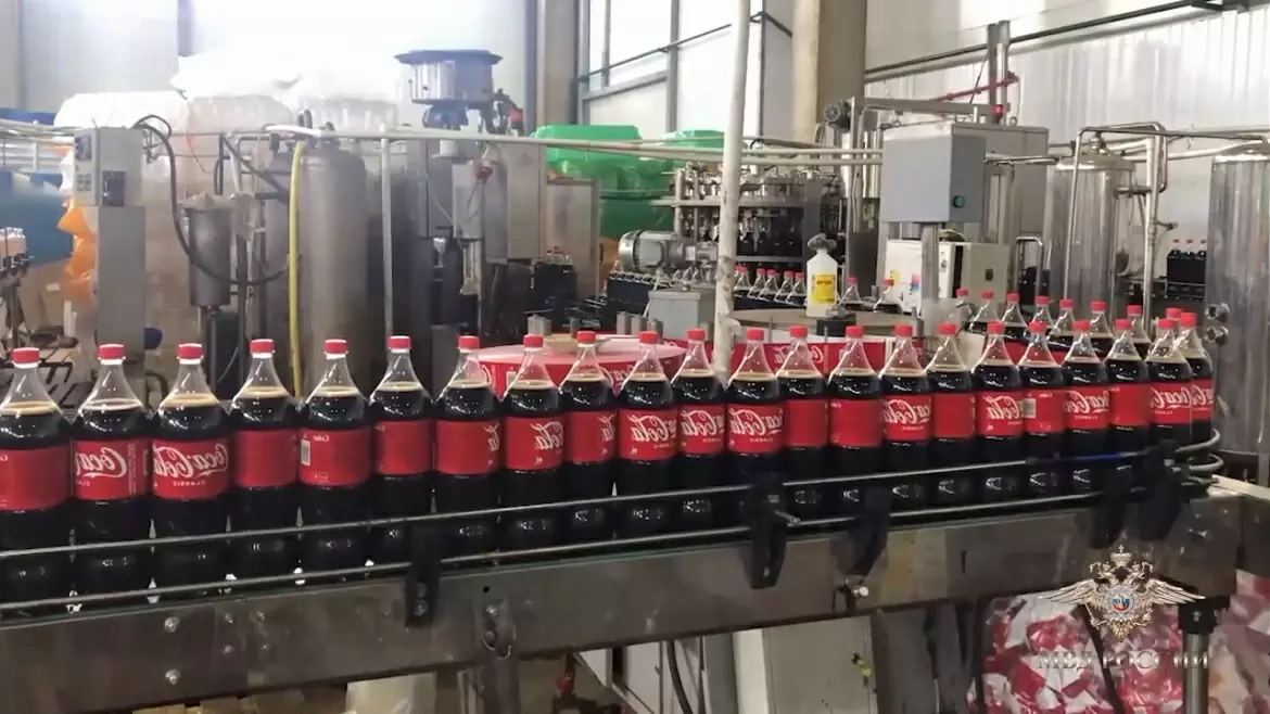 Спецназ пресек производство контрафактной Coca-Cola в Подмосковье