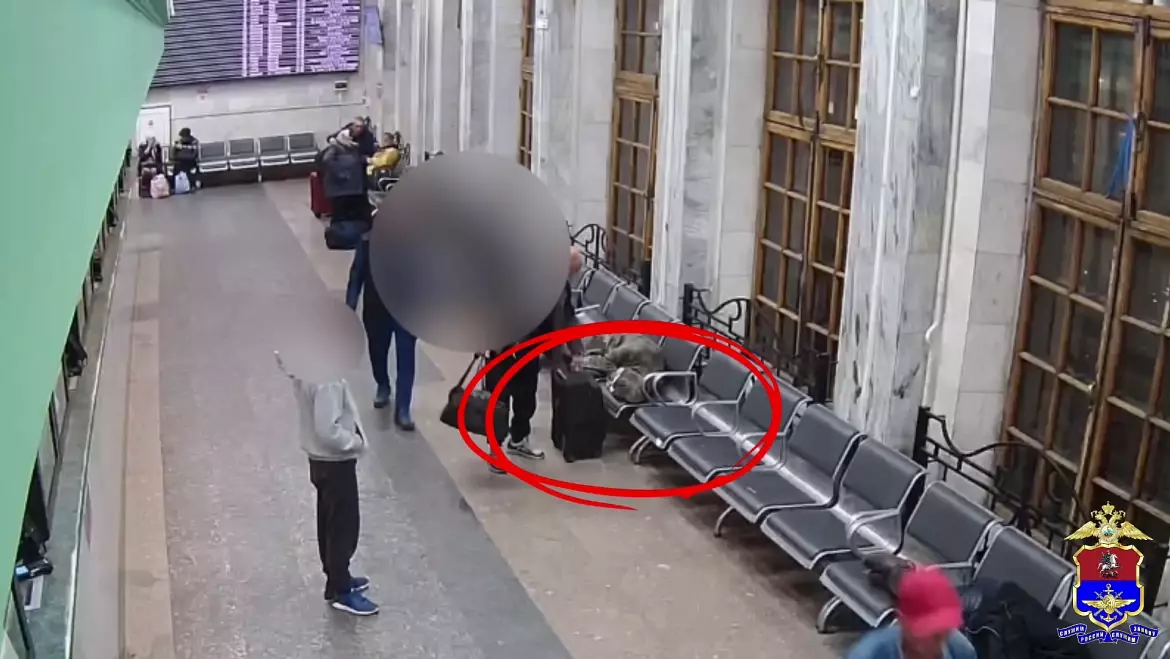 Пассажир вздремнул на московском вокзале и лишился миллиона