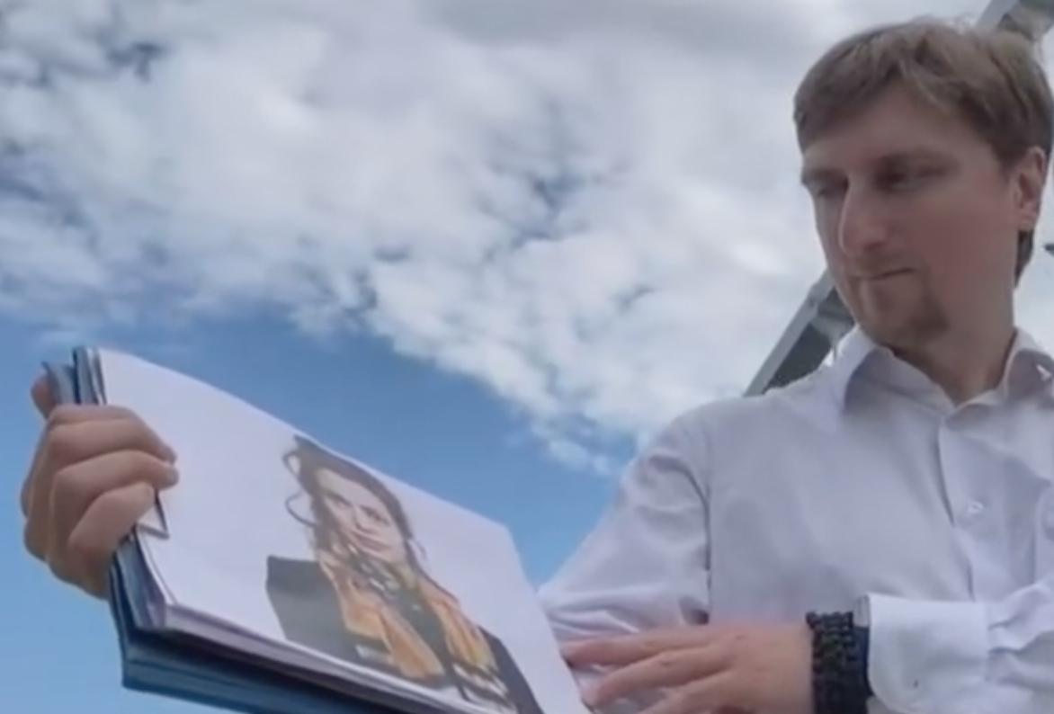 Влюбленный москвич один раз увидел девушку и уже восемь лет пытается ее найти